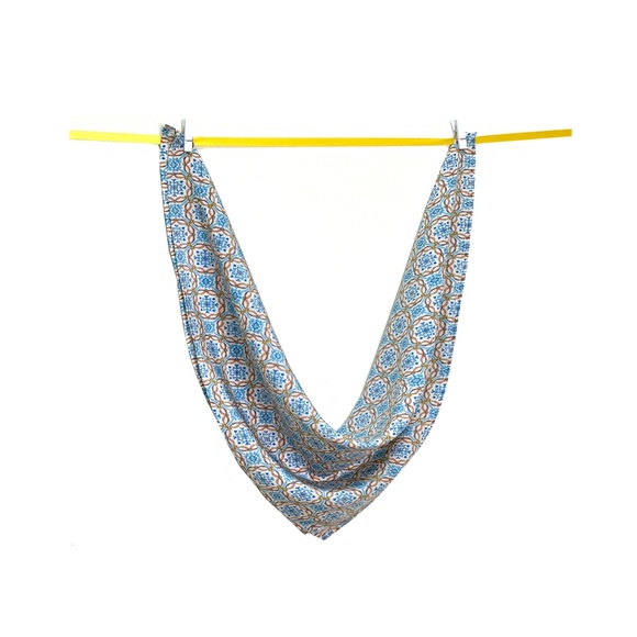 NWT SILKLETTE Kaleidoscope 100% Fine Silk Kerchief Scarf BLUE + WHITE - Picture 3 of 4